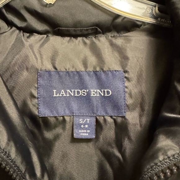 Land’s End Women’s Fiberfill Vest - Picture 2 of 4